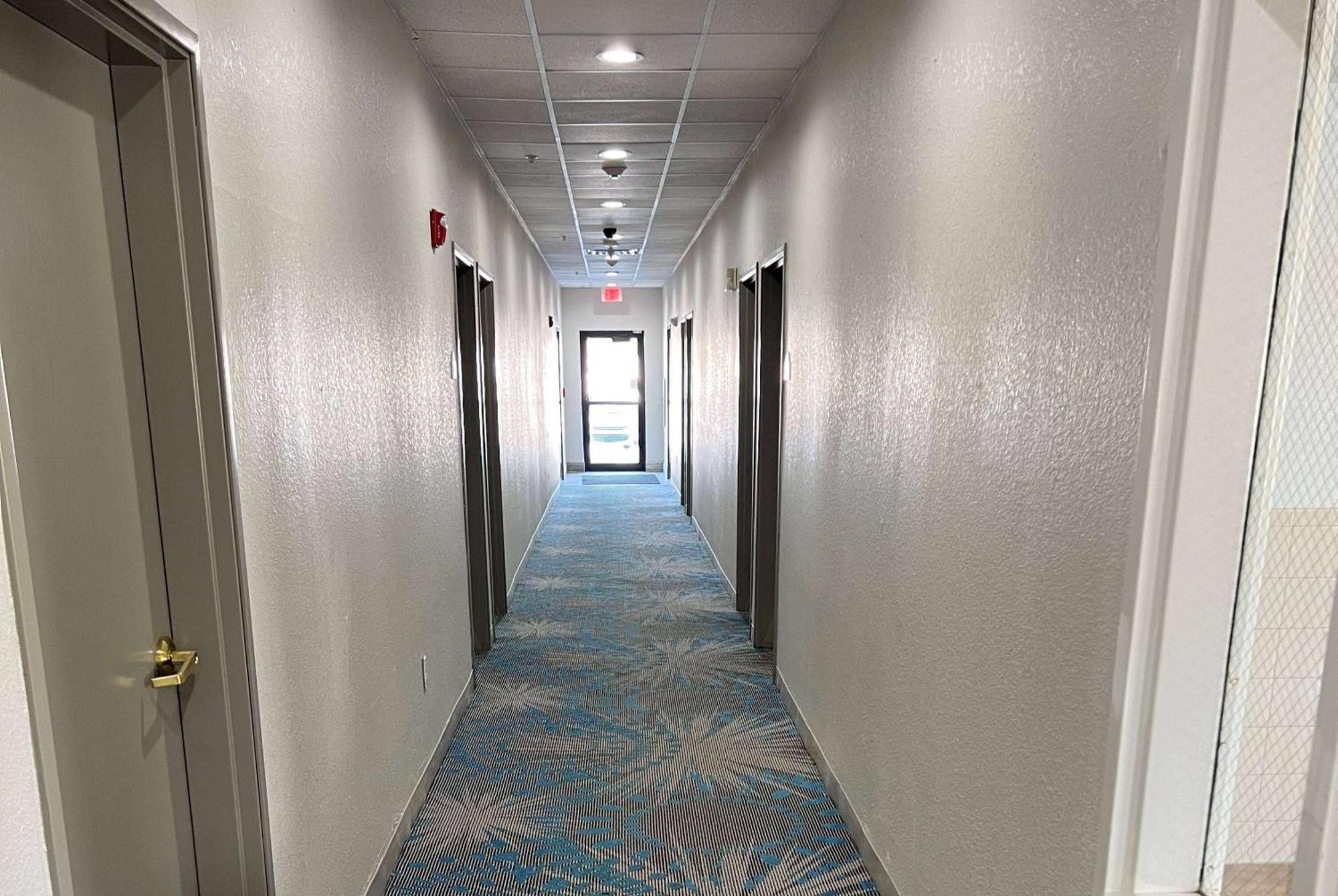 Days Inn By Wyndham Near Kansas Speedway Канзас-Сити Экстерьер фото