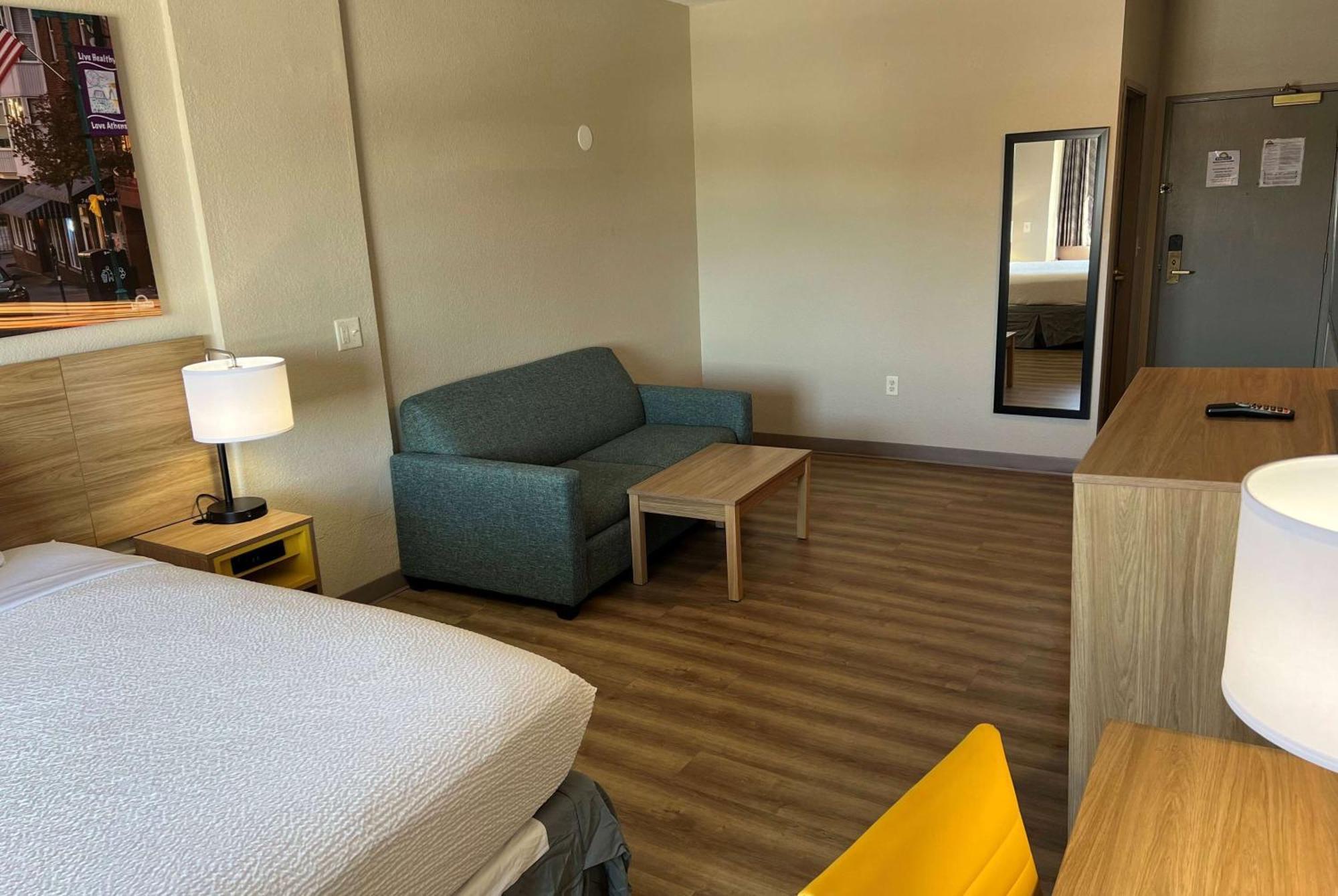 Days Inn By Wyndham Near Kansas Speedway Канзас-Сити Экстерьер фото